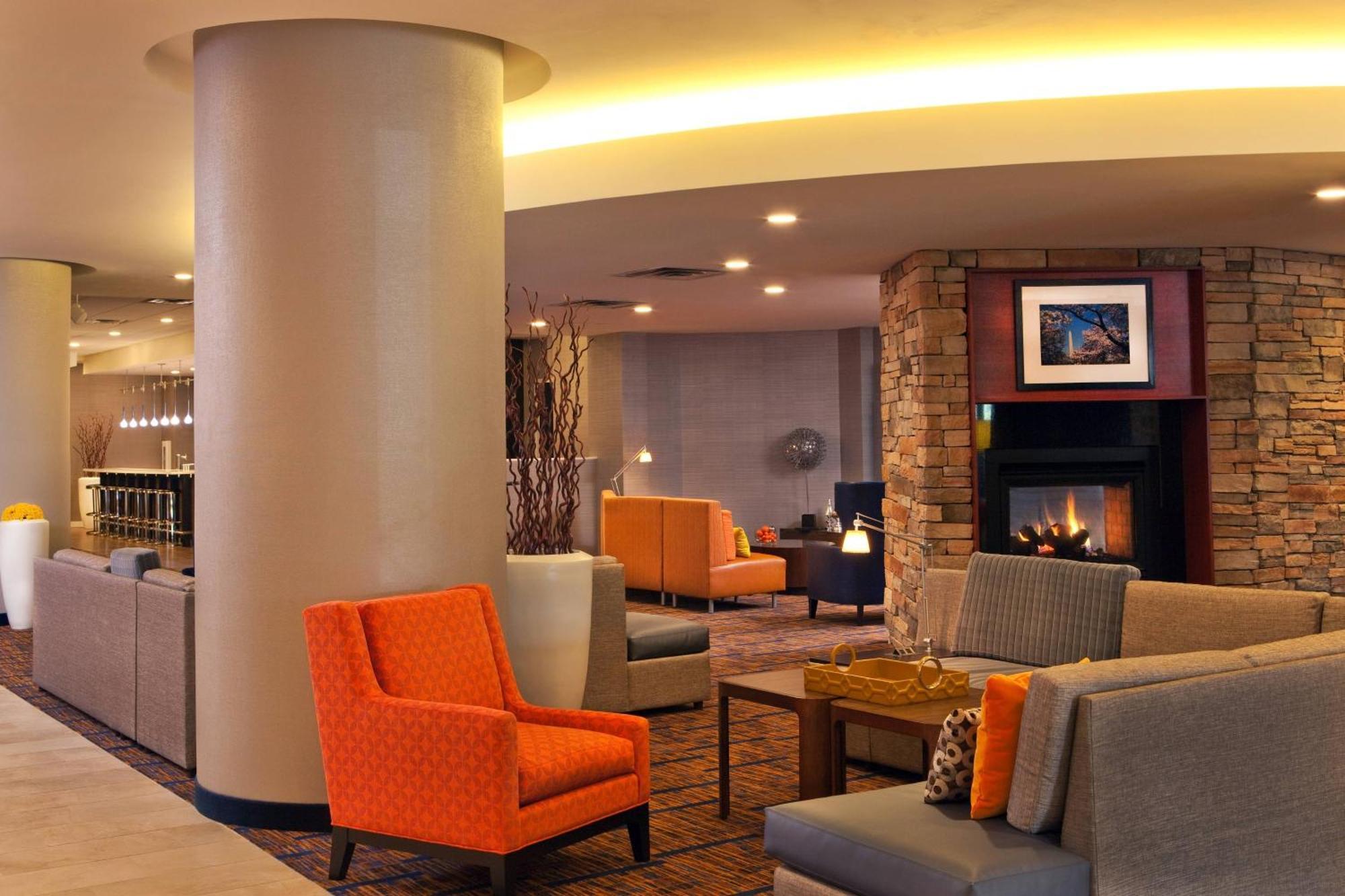 Courtyard By Marriott Alexandria Pentagon South Hotel Exterior photo
